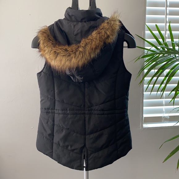 American Rag Women's Fur-Trim Removable Hood Insulated Puffer Vest - Picture 2 of 15